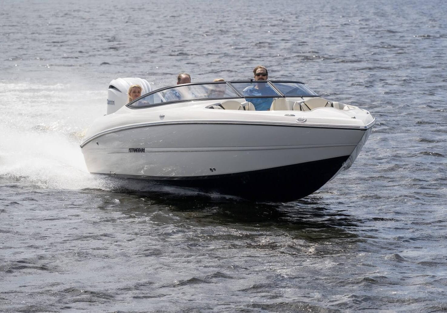 stingray-boats-23-osx-running-Z91_4679